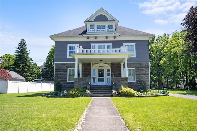 view of front facade featuring a front lawn and a balcony