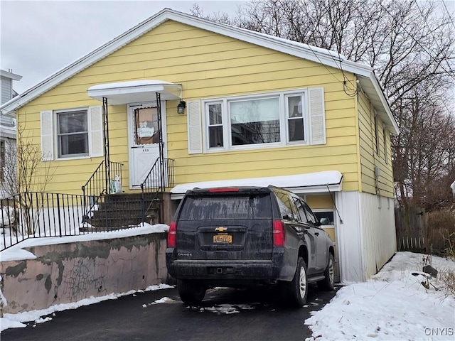 view of front of property