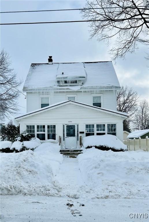 view of front of property