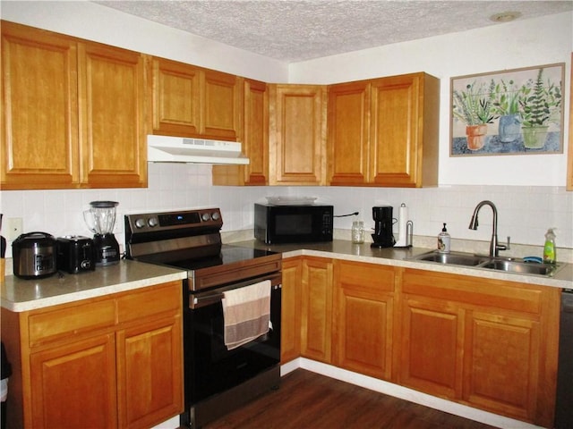 kitchen with tasteful backsplash, black appliances, sink, a textured ceiling, and dark hardwood / wood-style flooring