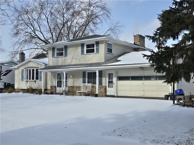 view of front property featuring a garage