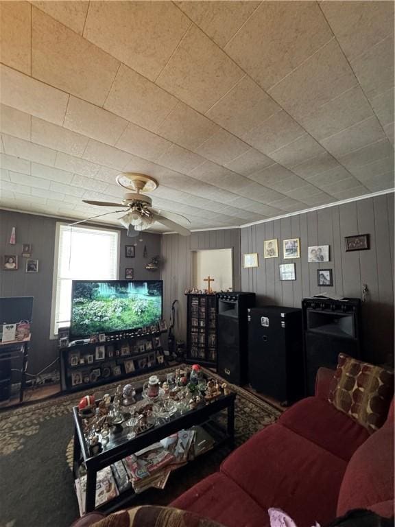 living room featuring ceiling fan