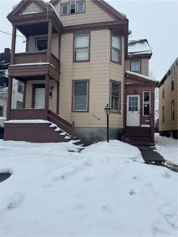 view of front of house with a balcony