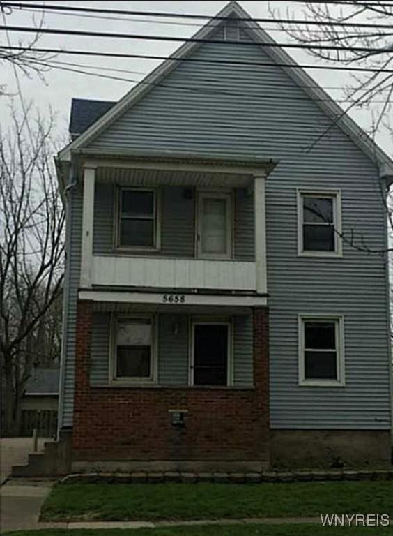 view of side of home featuring a yard