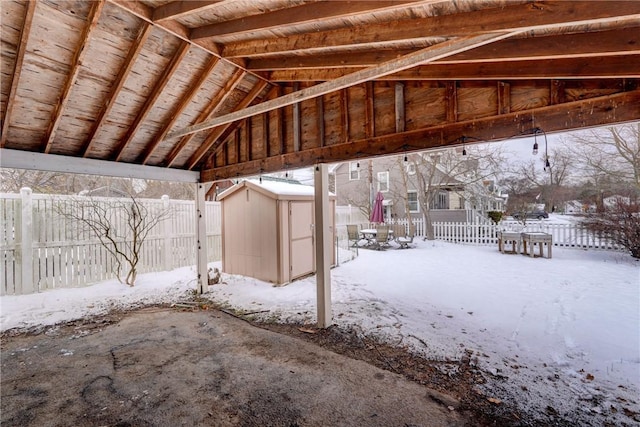 miscellaneous room featuring vaulted ceiling