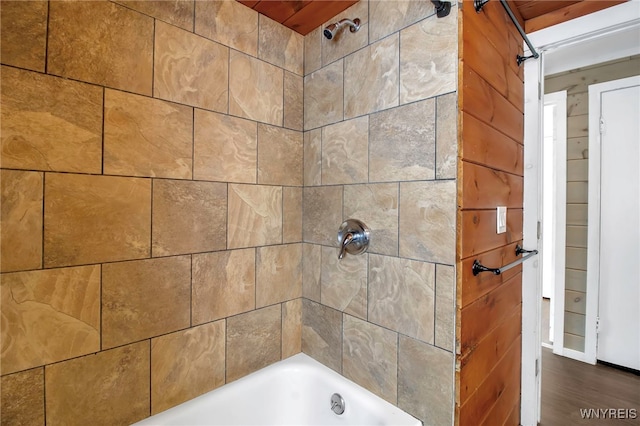 interior details featuring tiled shower / bath combo