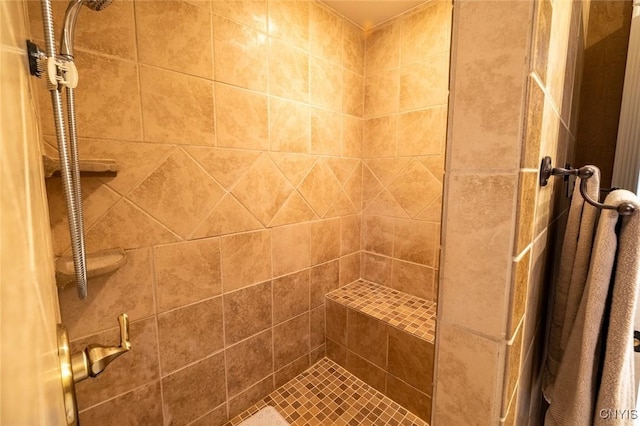 bathroom featuring a tile shower