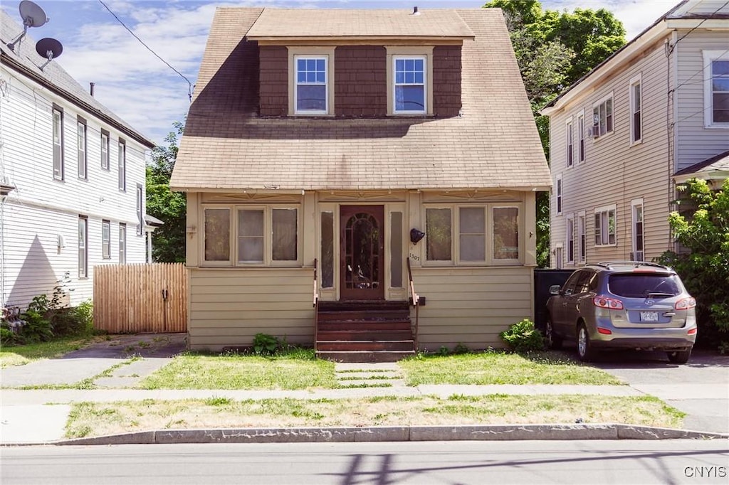 view of front of property