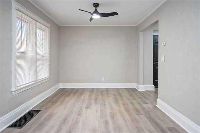 empty room featuring light hardwood / wood-style floors, crown molding, and ceiling fan