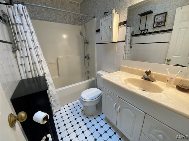 full bathroom with shower / bathtub combination with curtain, backsplash, vanity, and toilet