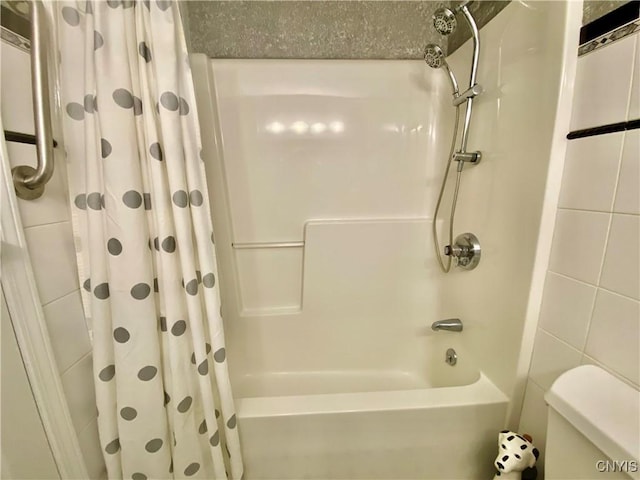 bathroom with shower / bath combo