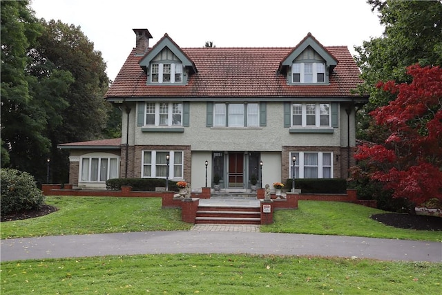 view of front facade with a front yard