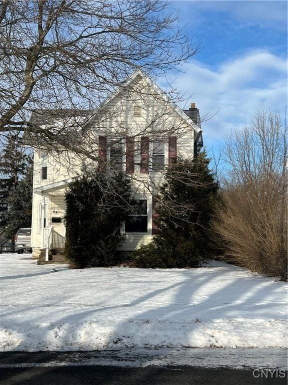 view of front of property