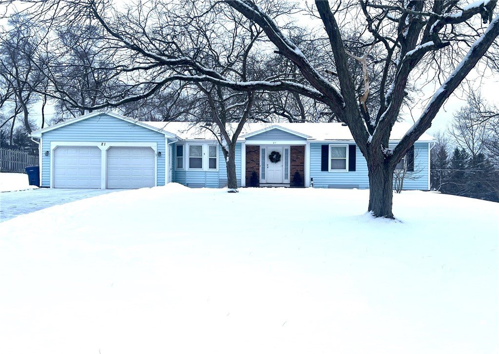 single story home featuring a garage