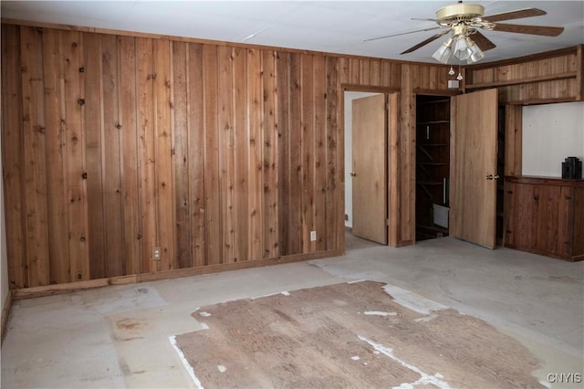 spare room with ceiling fan