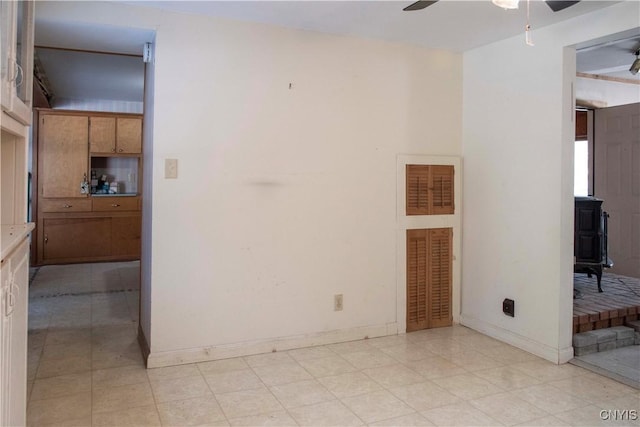 empty room featuring ceiling fan