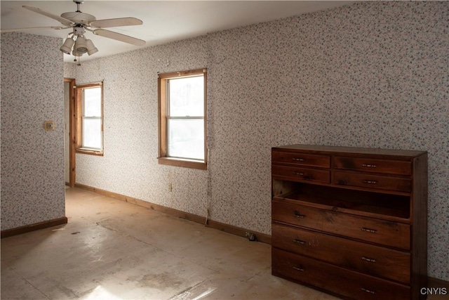 empty room featuring ceiling fan