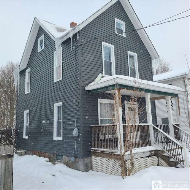 view of front of home featuring a porch