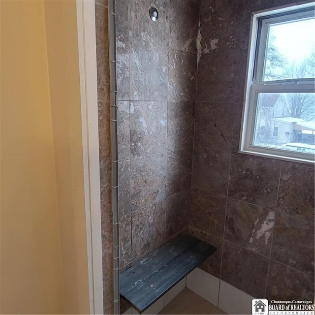 bathroom featuring tiled shower