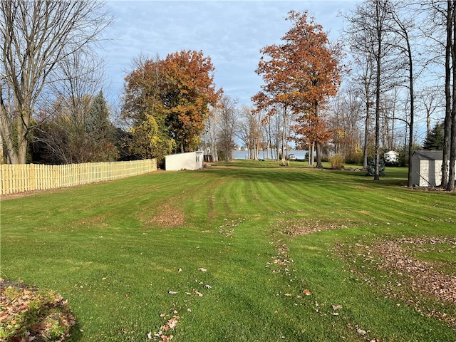 view of yard with a shed