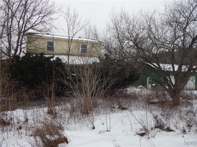 view of yard layered in snow