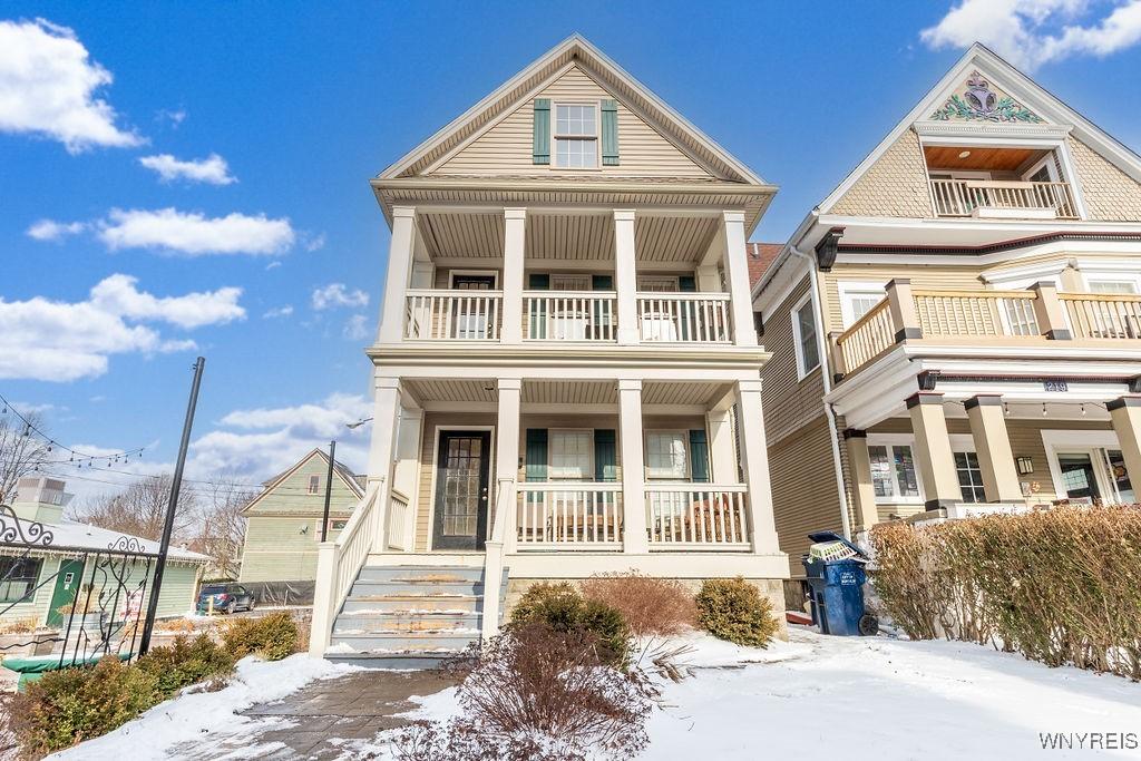 view of front of home with a porch