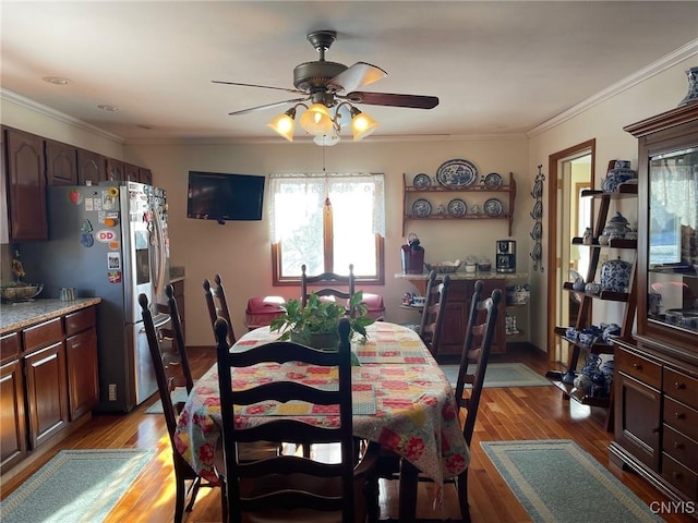 dining room featuring ceiling fan, crown molding, and light hardwood / wood-style flooring