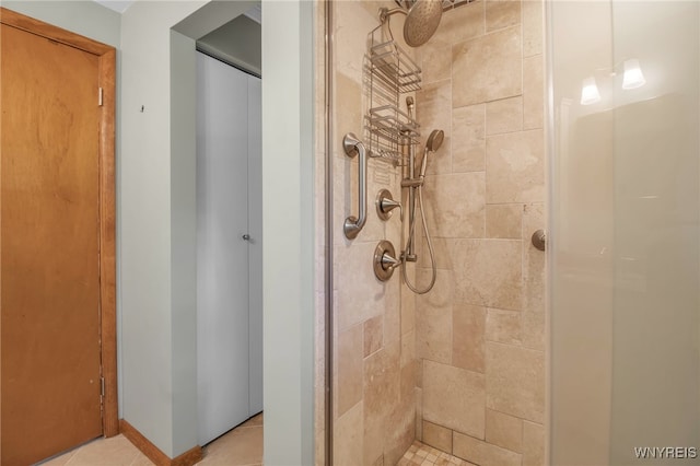 bathroom featuring tiled shower