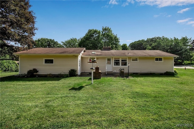 back of house featuring a lawn