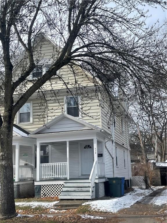 view of front of property featuring a porch