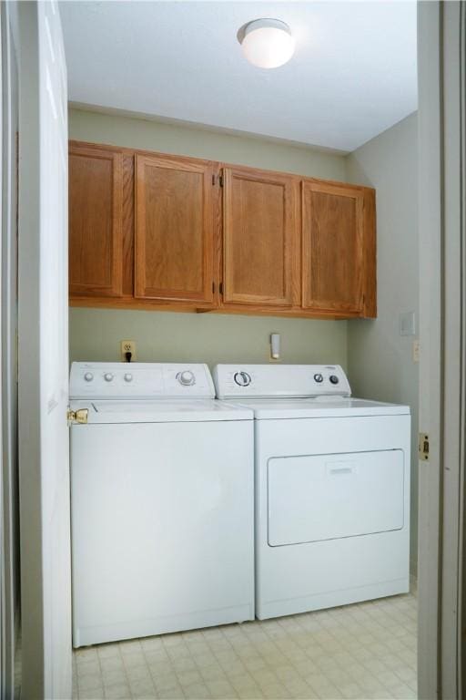 laundry room featuring cabinets and independent washer and dryer