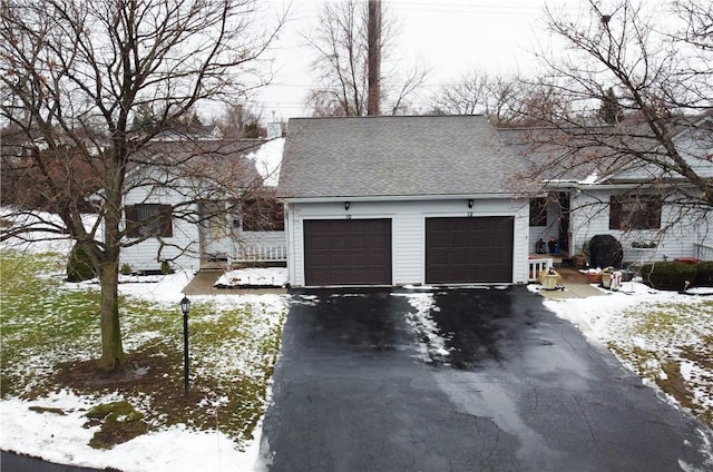 view of front facade featuring a garage