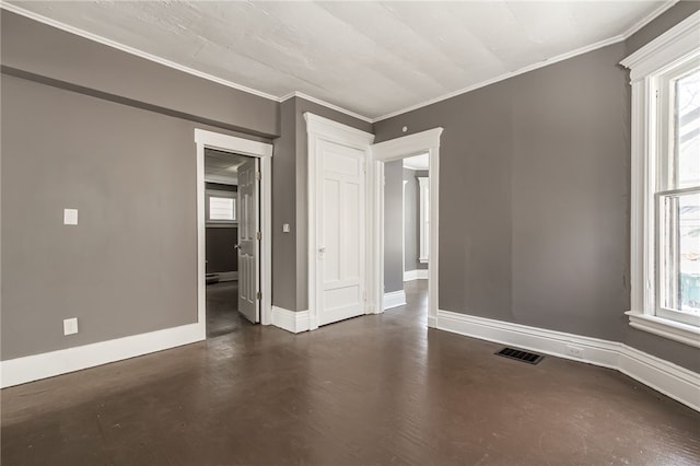 empty room with crown molding