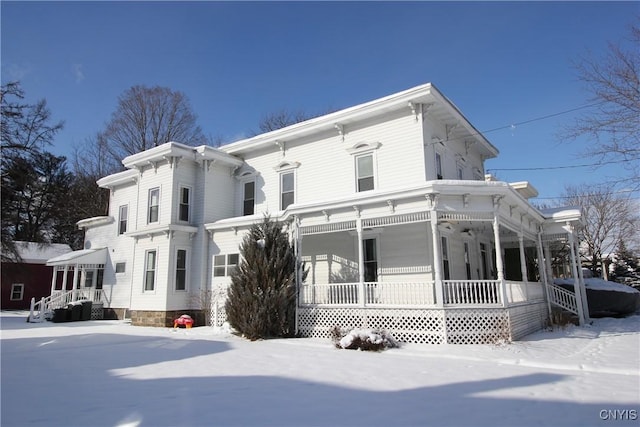 view of front facade with covered porch