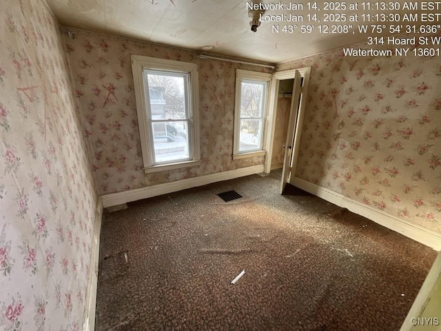 unfurnished room featuring carpet