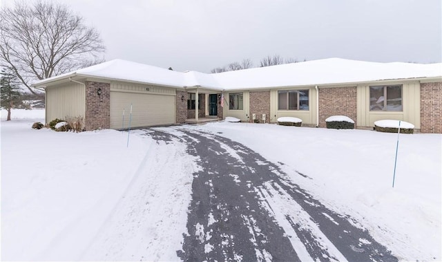 single story home featuring a garage