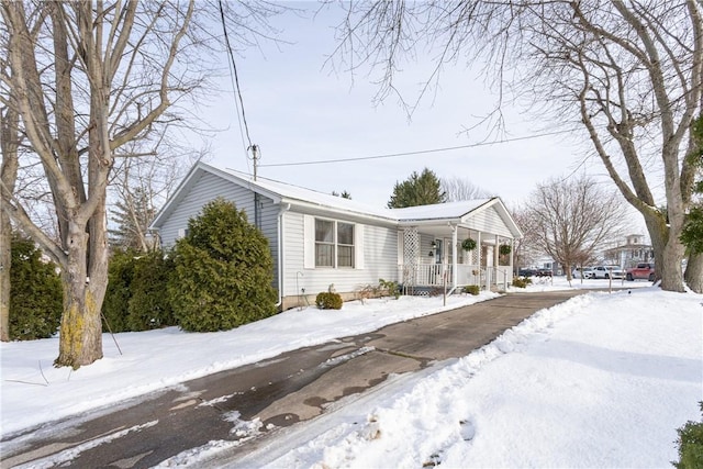 view of front of property featuring a porch