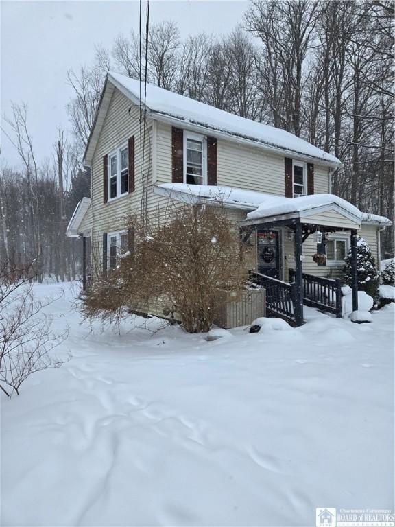 view of front facade with covered porch