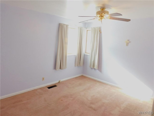 carpeted empty room featuring ceiling fan