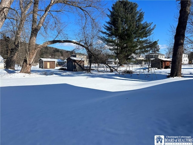 view of yard layered in snow