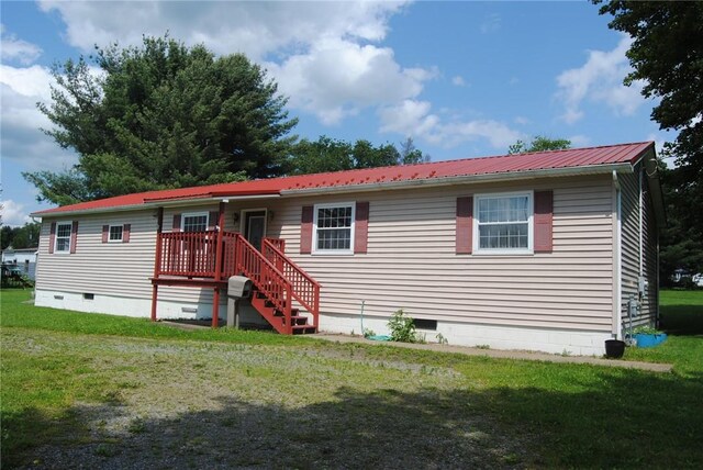 516 N Tionesta Ave, Kane Boro, PA 16735 - view of front of home with crawl space, a front yard, and a metal roof
