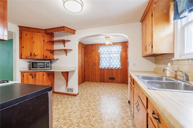 kitchen with sink, tasteful backsplash, and ceiling fan