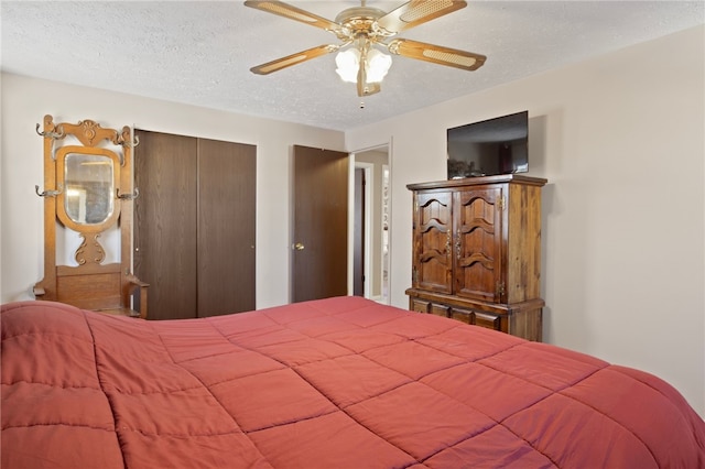 bedroom featuring a textured ceiling and ceiling fan