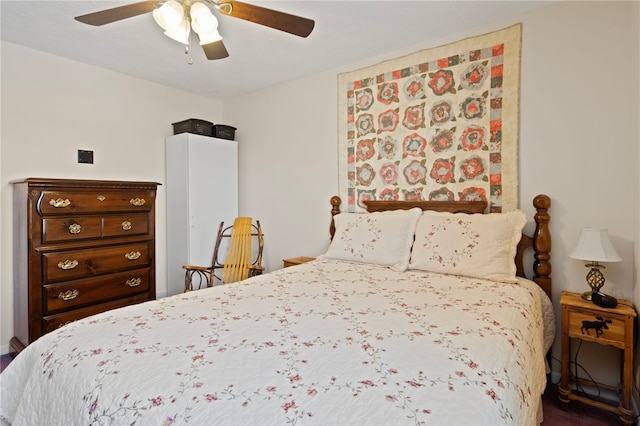 bedroom featuring ceiling fan