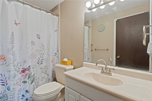 bathroom with a shower with curtain, toilet, and vanity