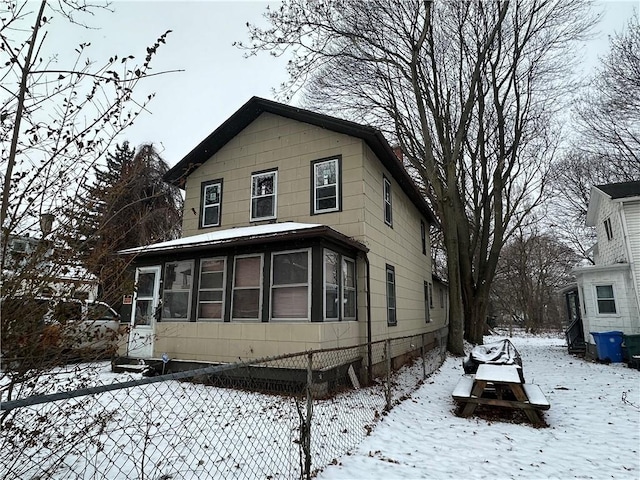 view of front of property