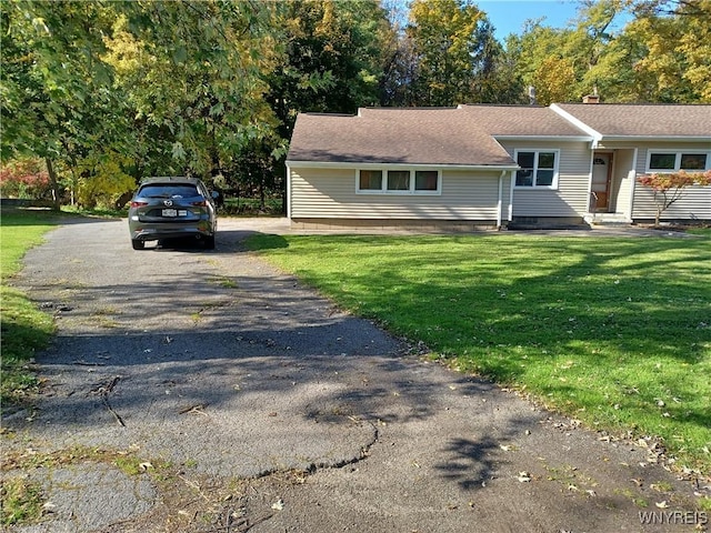 view of front of house featuring a front yard