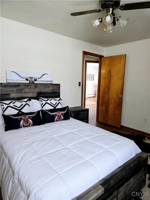 bedroom featuring ceiling fan