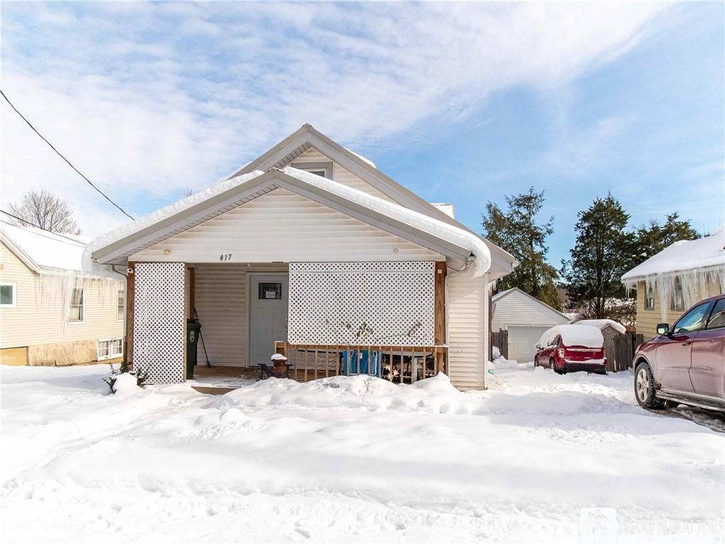 view of front of home featuring a garage and an outdoor structure