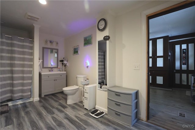 bathroom featuring a shower with curtain, vanity, toilet, and hardwood / wood-style floors